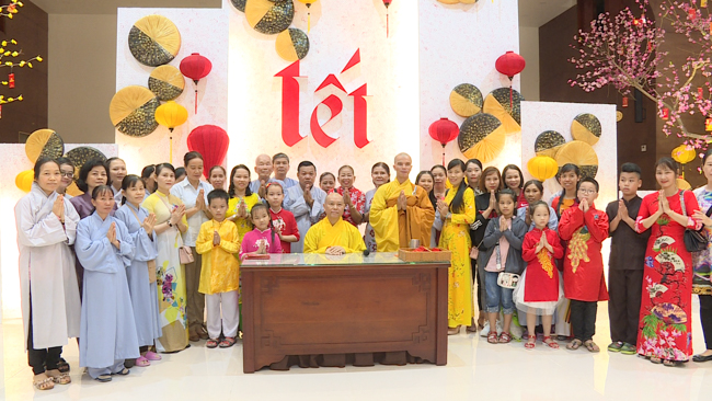 Series of photos on the 3rd day of Tet Holiday