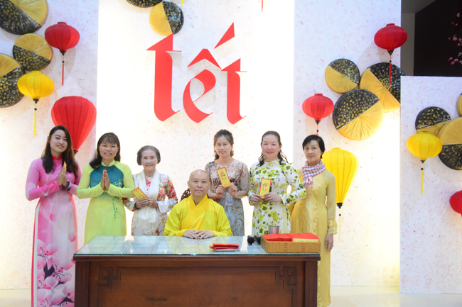 Series of photos on the 3rd day of Tet Holiday