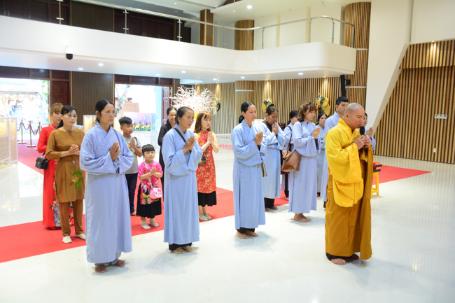 Series of photos on the 3rd day of Tet Holiday