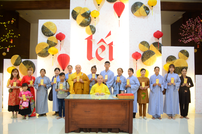 Series of photos on the 3rd day of Tet Holiday