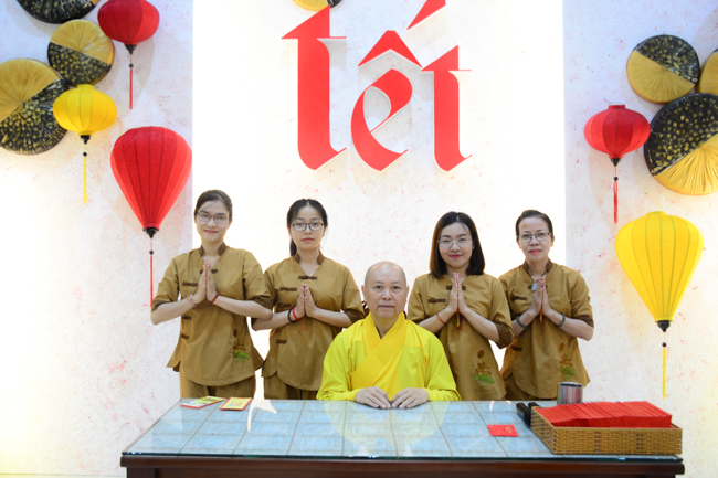 Series of photos on the 3rd day of Tet Holiday