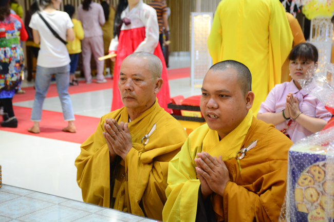 Series of photos on the 3rd day of Tet Holiday