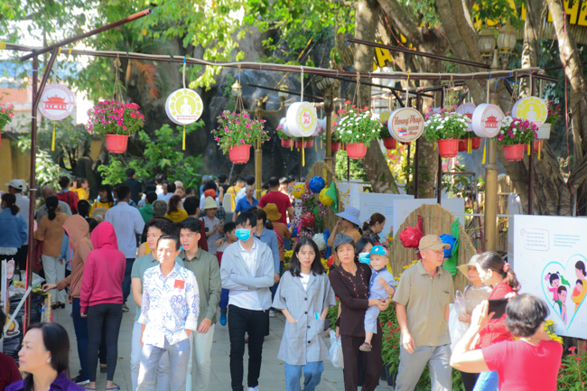 Series of photos on the 3rd day of Tet Holiday