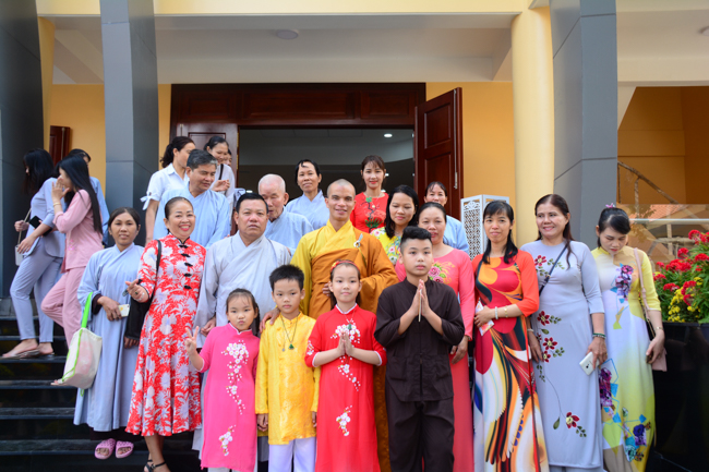 Series of photos on the 3rd day of Tet Holiday