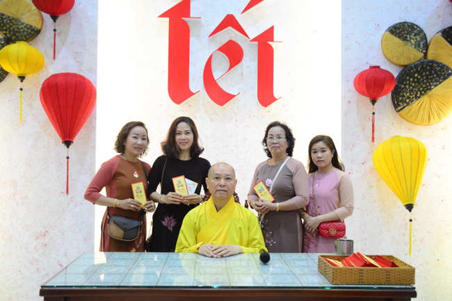 Series of photos on the 3rd day of Tet Holiday