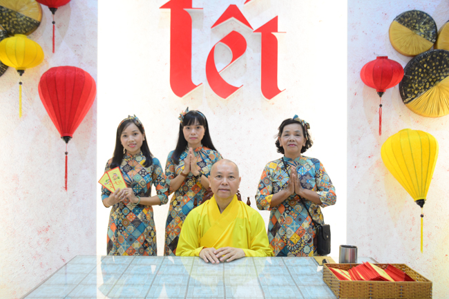 Series of photos on the 3rd day of Tet Holiday