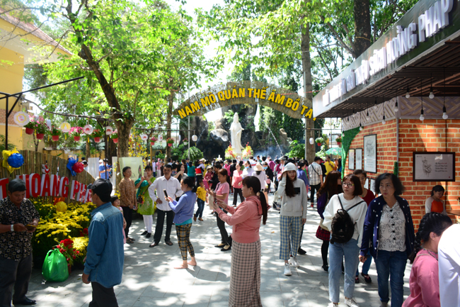 Series of photos on the 3rd day of Tet Holiday