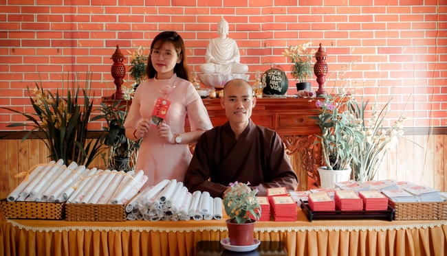 Chùm ảnh mồng bốn Tết tại chùa Tây Pháp