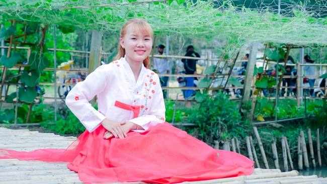 Chùm ảnh mồng bốn Tết tại chùa Tây Pháp