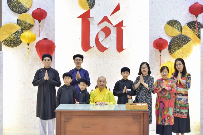 Series of photos on the 4th day of Tet Holiday