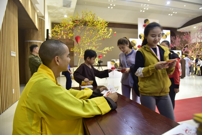 Series of photos on the 5th day of Tet Holiday