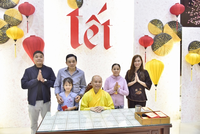 Series of photos on the 5th day of Tet Holiday