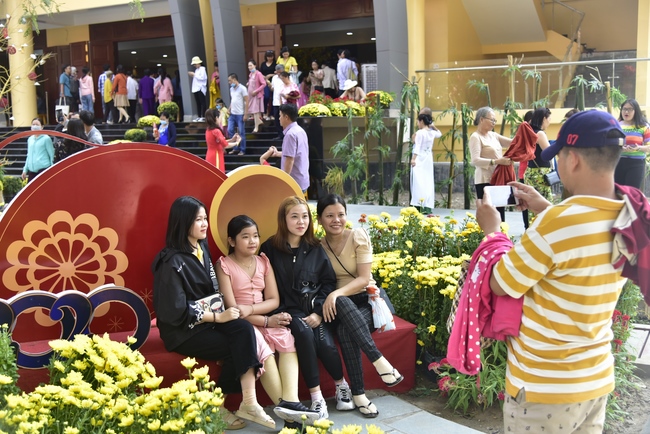 Series of photos on the 5th day of Tet Holiday