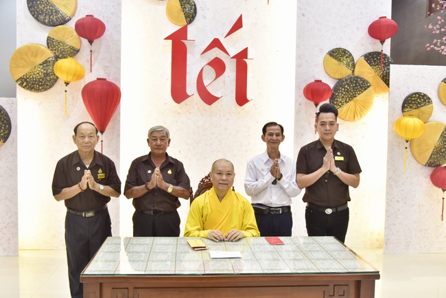 Series of photos on the 5th day of Tet Holiday