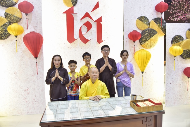 Series of photos on the 5th day of Tet Holiday