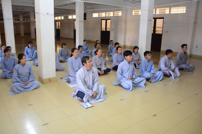 Gia đình Phật tử Hoằng Pháp thọ bát quan trai giới