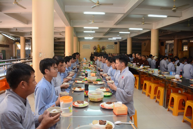 Gia đình Phật tử Hoằng Pháp thọ bát quan trai giới