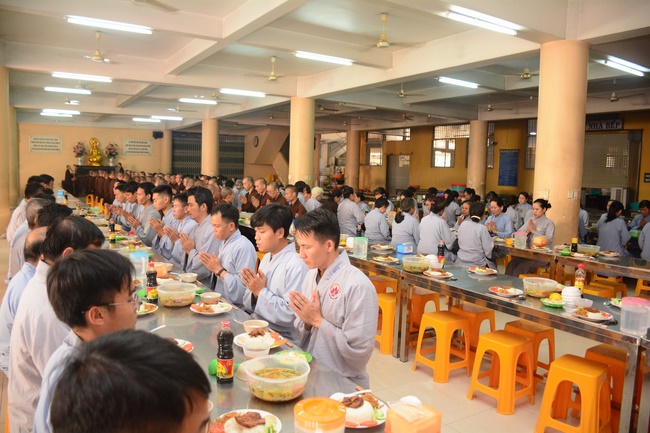 Gia đình Phật tử Hoằng Pháp thọ bát quan trai giới