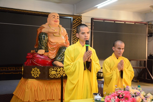 Gia đình Phật tử Hoằng Pháp thọ bát quan trai giới