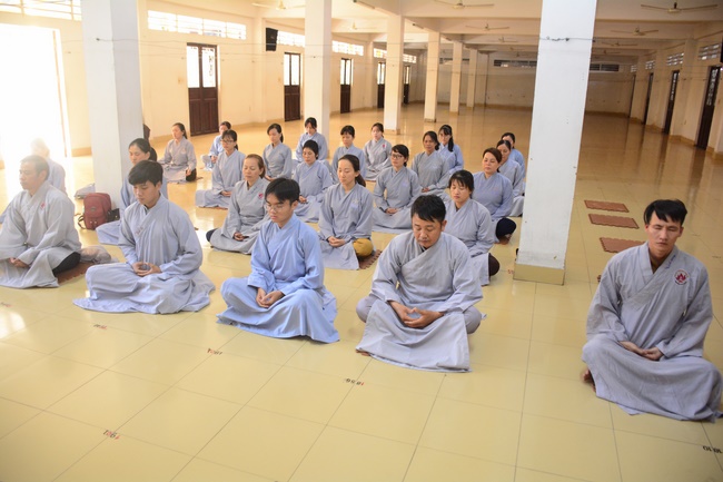 Gia đình Phật tử Hoằng Pháp thọ bát quan trai giới