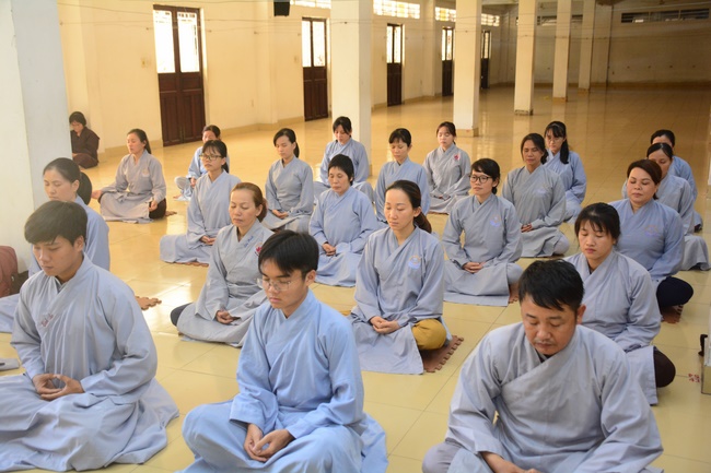 Gia đình Phật tử Hoằng Pháp thọ bát quan trai giới