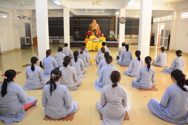 Gia đình Phật tử Hoằng Pháp thọ bát quan trai giới