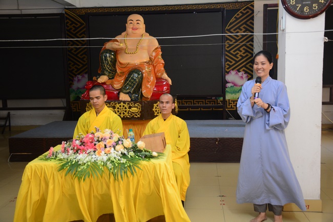 Gia đình Phật tử Hoằng Pháp thọ bát quan trai giới