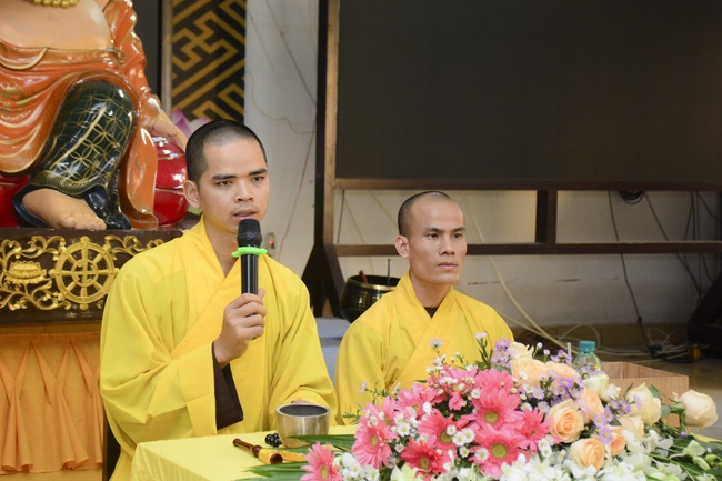 Gia đình Phật tử Hoằng Pháp thọ bát quan trai giới