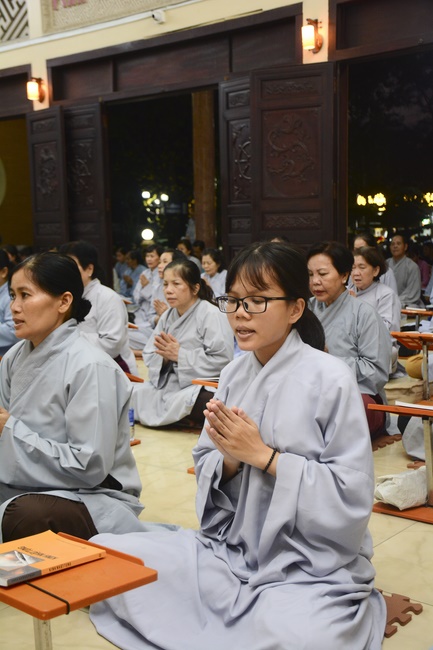 Gia đình Phật tử Hoằng Pháp thọ bát quan trai giới