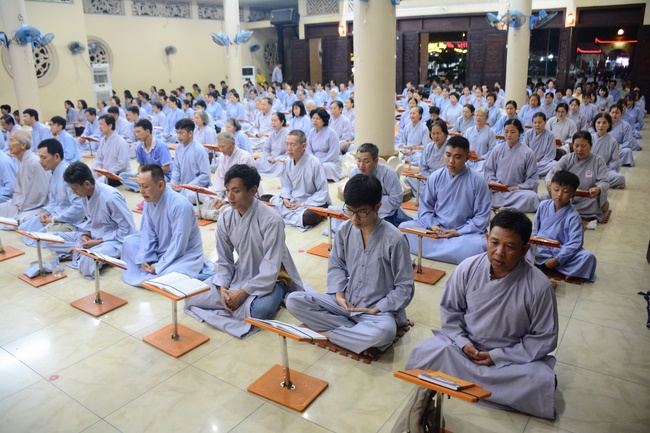 Gia đình Phật tử Hoằng Pháp thọ bát quan trai giới