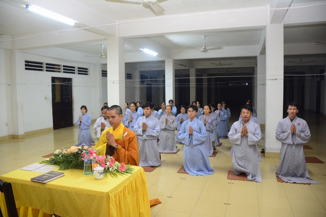Gia đình Phật tử Hoằng Pháp thọ bát quan trai giới