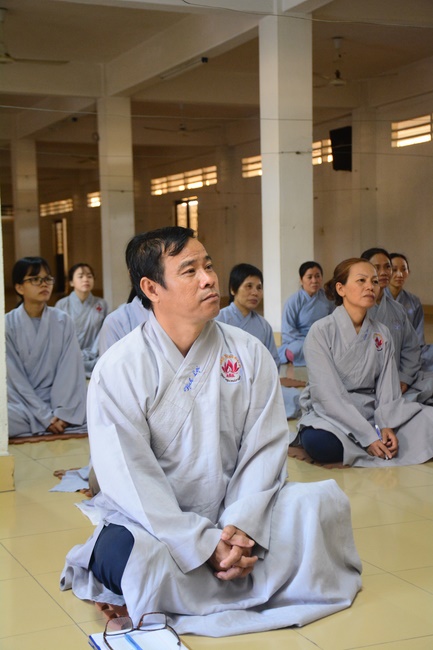 Gia đình Phật tử Hoằng Pháp thọ bát quan trai giới