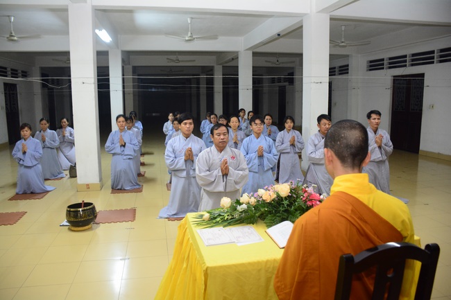 Gia đình Phật tử Hoằng Pháp thọ bát quan trai giới