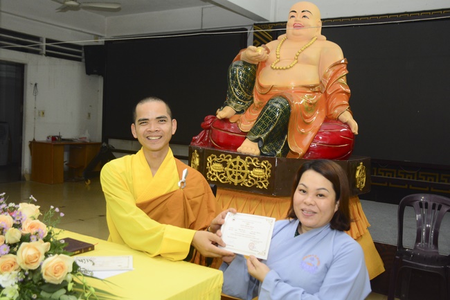 Gia đình Phật tử Hoằng Pháp thọ bát quan trai giới