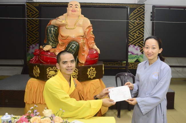 Gia đình Phật tử Hoằng Pháp thọ bát quan trai giới