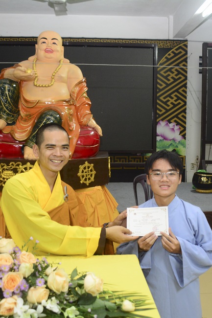 Gia đình Phật tử Hoằng Pháp thọ bát quan trai giới