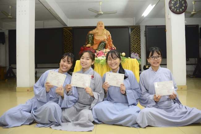 Gia đình Phật tử Hoằng Pháp thọ bát quan trai giới