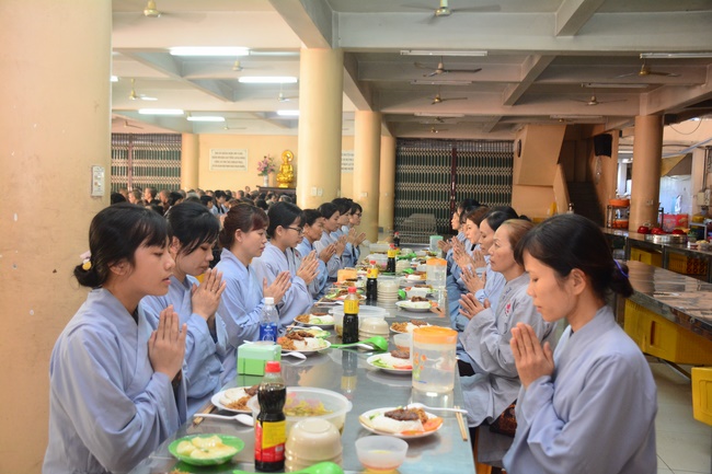 Gia đình Phật tử Hoằng Pháp thọ bát quan trai giới