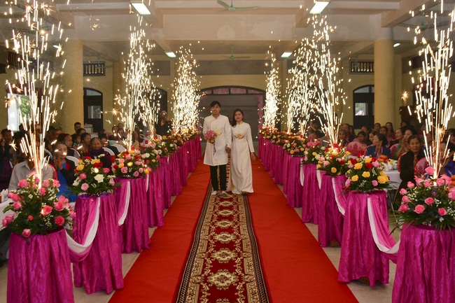 Wedding Ceremony at Tay Khanh Pagoda, Thai Binh