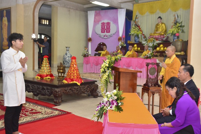 Wedding Ceremony at Tay Khanh Pagoda, Thai Binh