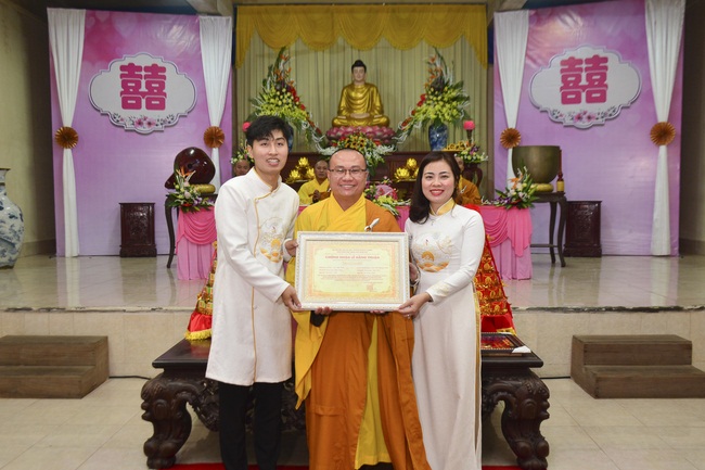 Wedding Ceremony at Tay Khanh Pagoda, Thai Binh