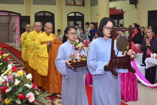Wedding Ceremony at Tay Khanh Pagoda, Thai Binh