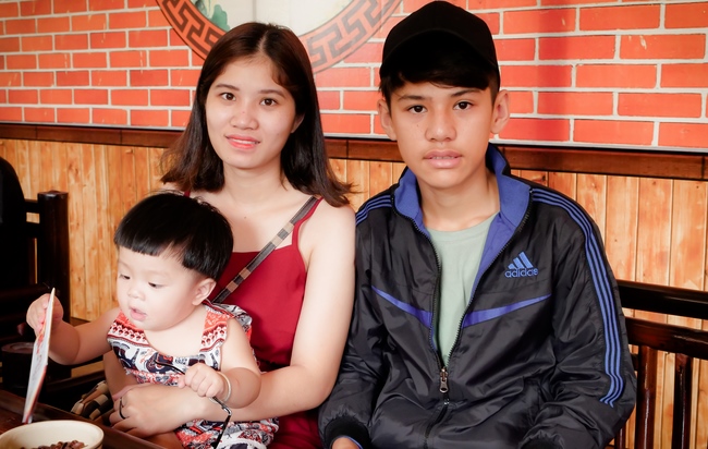 Chùm ảnh mồng năm Tết tại chùa Tây Pháp