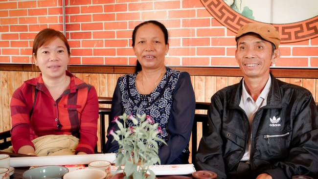 Chùm ảnh mồng năm Tết tại chùa Tây Pháp