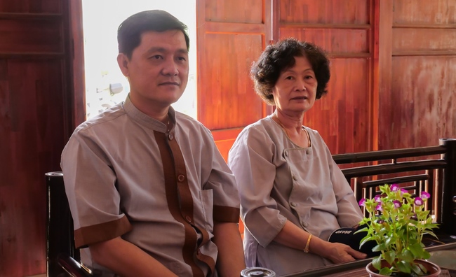 Chùm ảnh mồng năm Tết tại chùa Tây Pháp