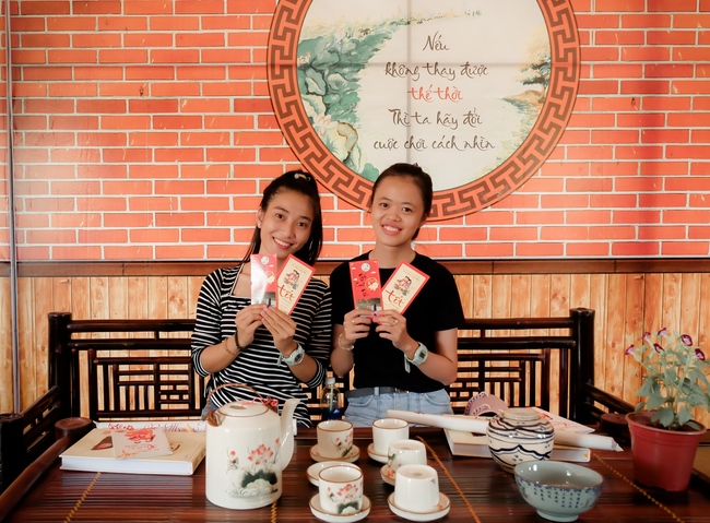 Chùm ảnh mồng năm Tết tại chùa Tây Pháp