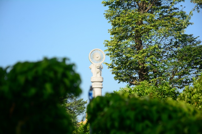 Sightseeing tour of prostrating the Buddha at beginning of the year.