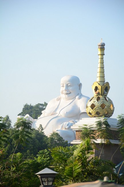 Sightseeing tour of prostrating the Buddha at beginning of the year.