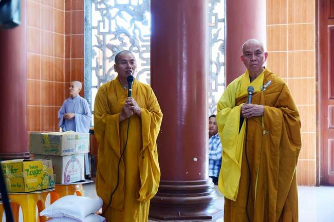 Offering ten pagodas in the year of the Rat