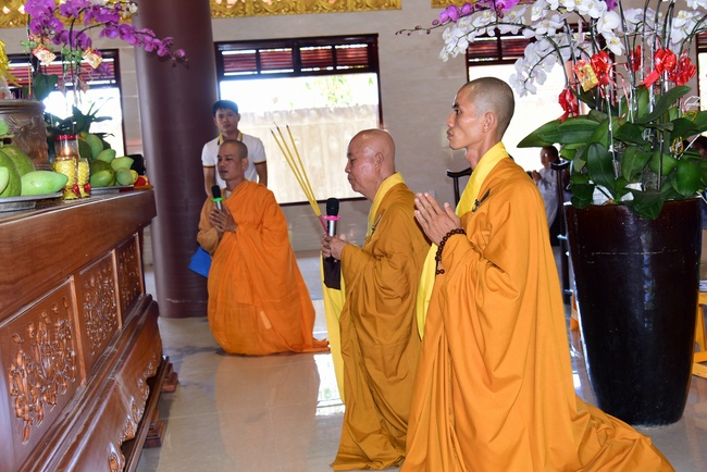 Offering ten pagodas in the year of the Rat